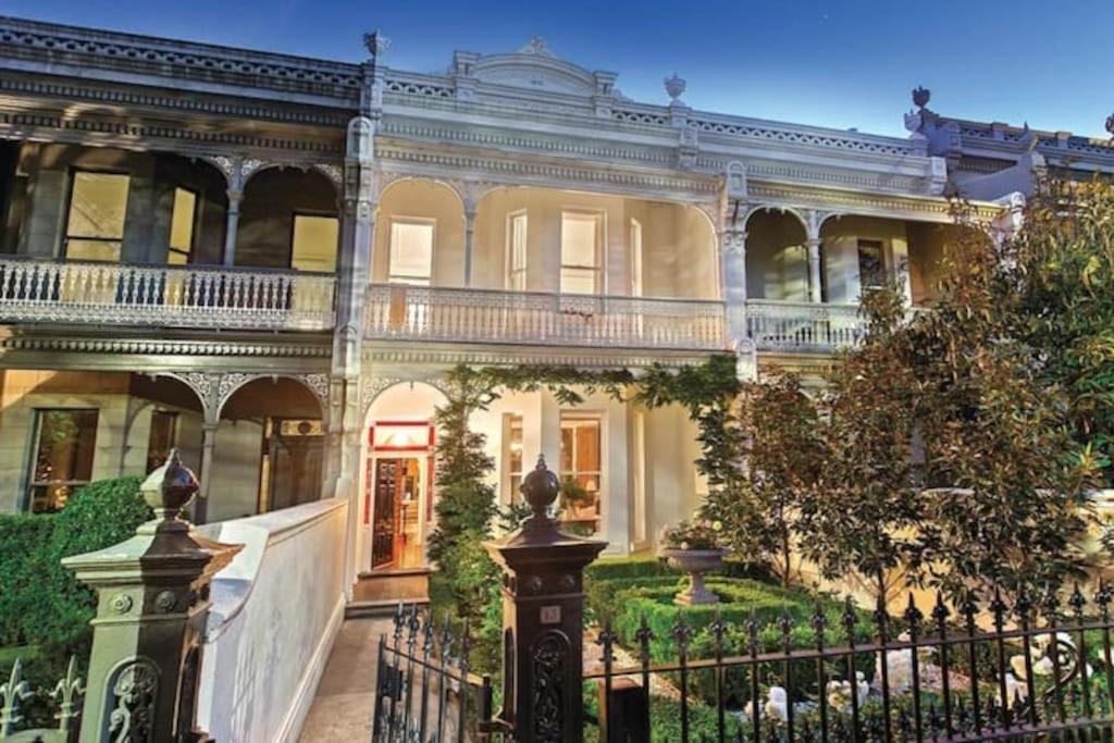 Brilliant Townhouse In Sensational Sth Melb Law Villa Melbourne Kültér fotó